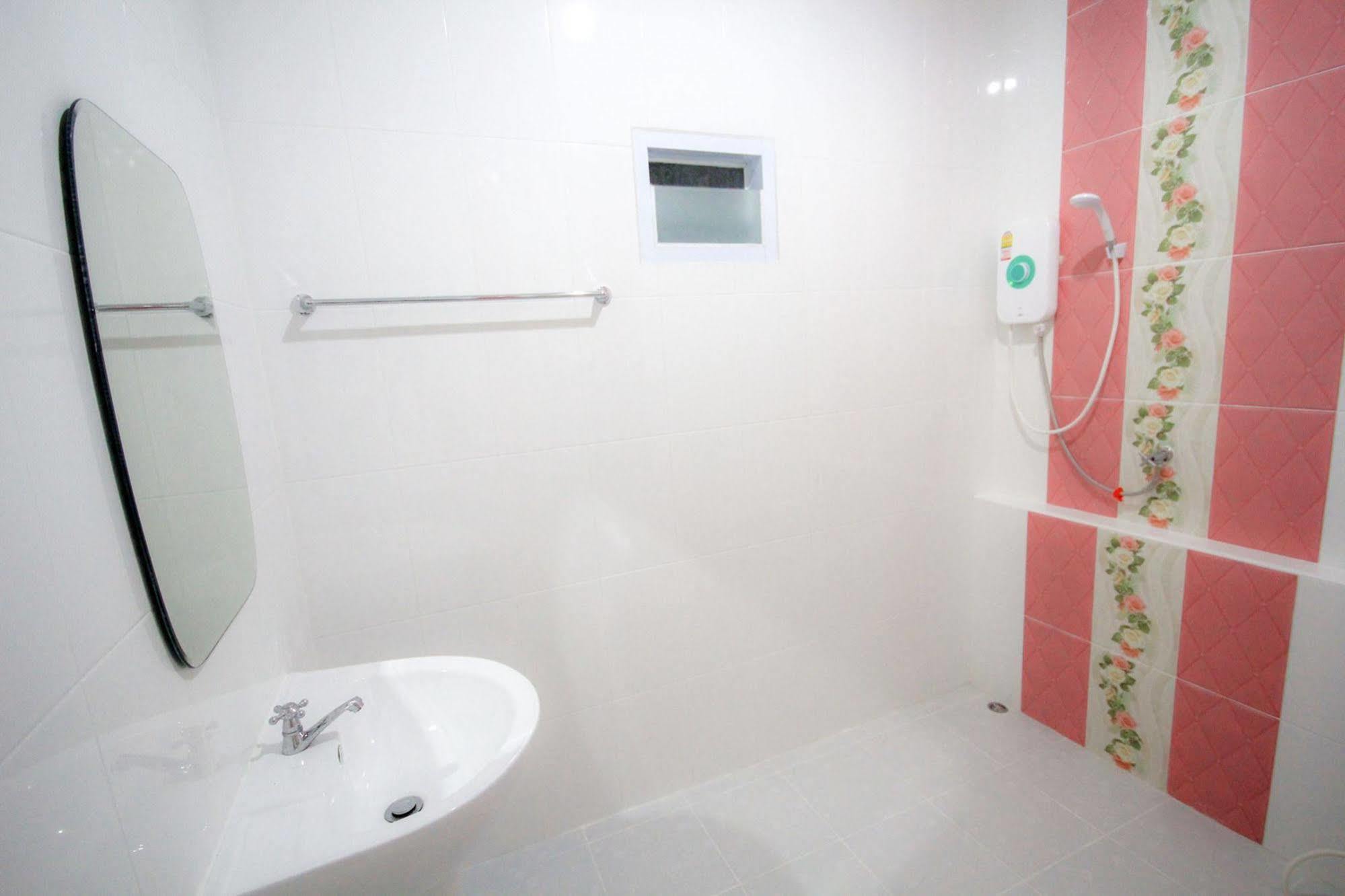 Orapan Place Lampang Exterior photo